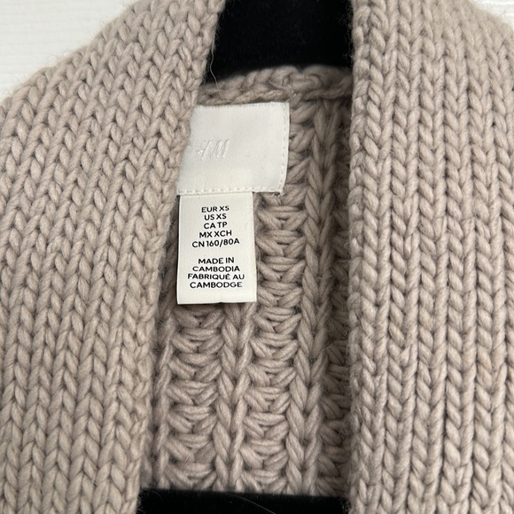 HM Knit Cardigan - Picture 2 of 3